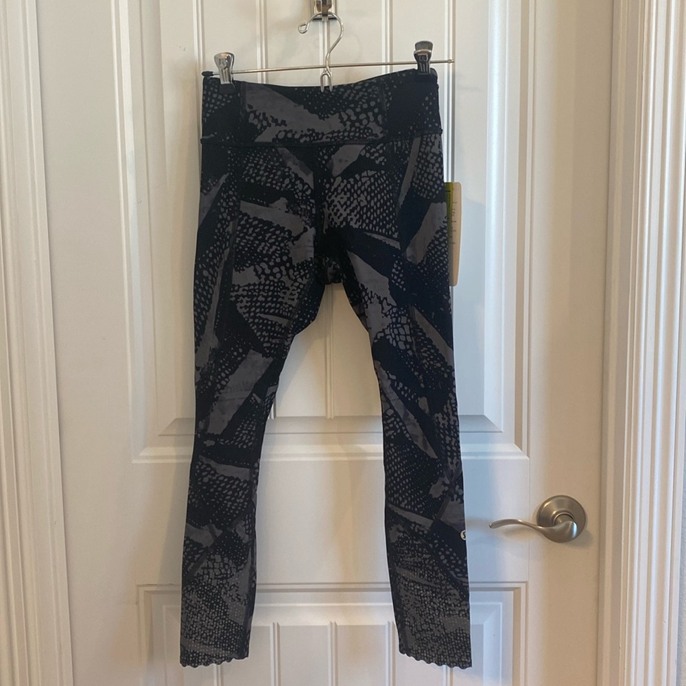 Nwt Lululemon tight stuff tight